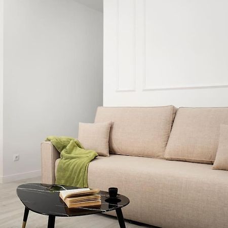 Newly Refurbished Modern 2-Bed Apartment In Heart Of 托雷莫利诺斯 外观 照片