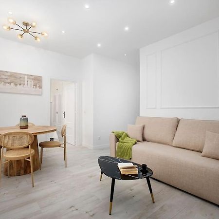Newly Refurbished Modern 2-Bed Apartment In Heart Of 托雷莫利诺斯 外观 照片