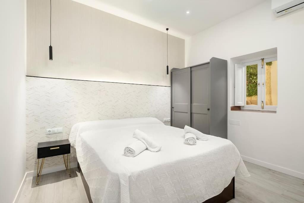 Newly Refurbished Modern 2-Bed Apartment In Heart Of 托雷莫利诺斯 外观 照片