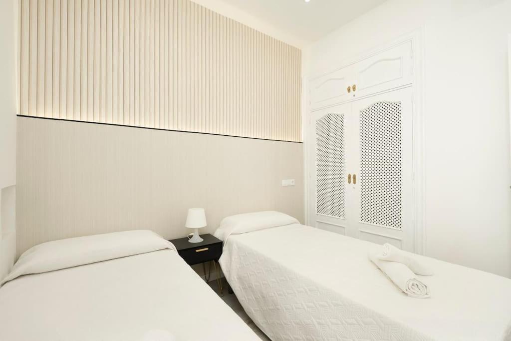 Newly Refurbished Modern 2-Bed Apartment In Heart Of 托雷莫利诺斯 外观 照片