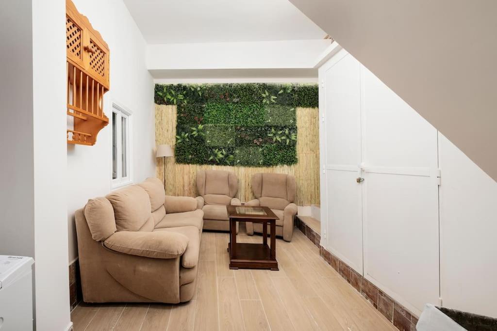 Newly Refurbished Modern 2-Bed Apartment In Heart Of 托雷莫利诺斯 外观 照片