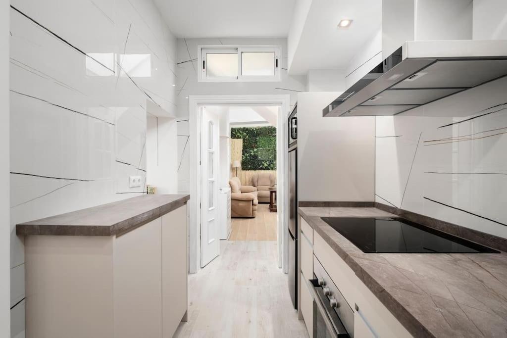 Newly Refurbished Modern 2-Bed Apartment In Heart Of 托雷莫利诺斯 外观 照片